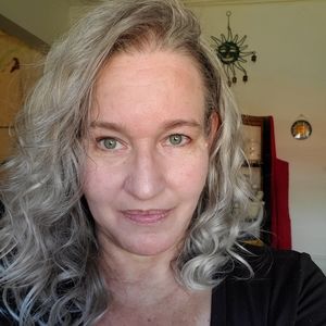 Meet your Posher, Lina